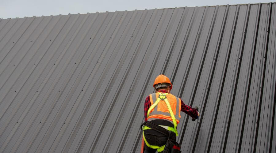 Professional gutter cleaning in Carlotta, CA
